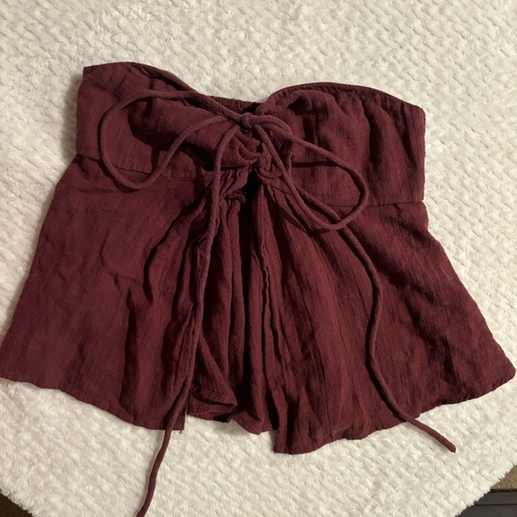 Styled various ways. urban outfitters top that is no longer in stock online - Picture 5 of 5